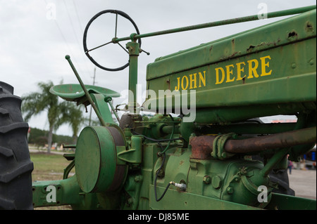 Ancienne ferme tracteur stationné à Clermont, en Floride, USA Banque D'Images