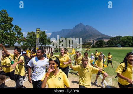 Les étudiants célèbrent la journée d'un terrain de sport, l'école St Georges, Cape Town, Afrique du Sud Banque D'Images