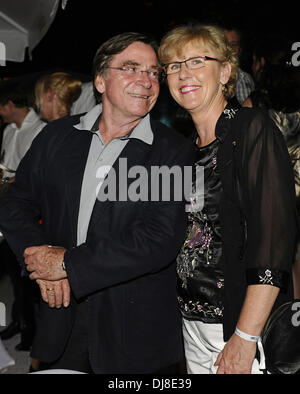Elmar Wepper et son épouse Anita à 'télé 5 Director's Cut' parti à Praterinsel. Munich, Allemagne - 30.06.2012 Banque D'Images