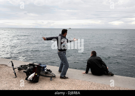 Au pêcheur le front de mer, à Thessalonique, Grèce du Nord sur Novembre 2013. Banque D'Images