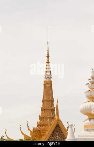 La flèche de la salle du trône du Palais royal, Phnom Penh, Cambodge Banque D'Images