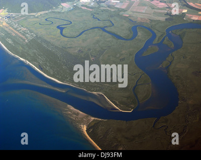 Vue aérienne de l'embouchure de la rivière Daintree, parc national de Daintree, Queensland, Australie Banque D'Images