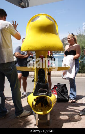 Les tests de plongeurs sous-marin Mini Oneman à Port Andratx. Majorque, Espagne - 10.06.2012 Banque D'Images