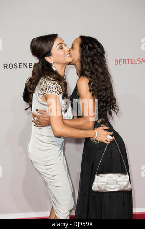 Barbara Becker et Verona Pooth Rosenball au gala 2012 de l'aide de la société Deutsche Schlaganfall-Hilfe à l'hôtel InterContinental. Berlin, Allemagne - 09.06.2012 Banque D'Images