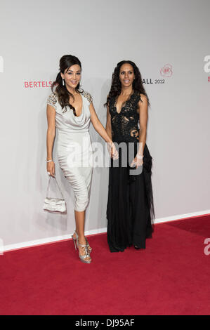 Barbara Becker et Verona Pooth Rosenball au gala 2012 de l'aide de la société Deutsche Schlaganfall-Hilfe à l'hôtel InterContinental. Berlin, Allemagne - 09.06.2012 Banque D'Images