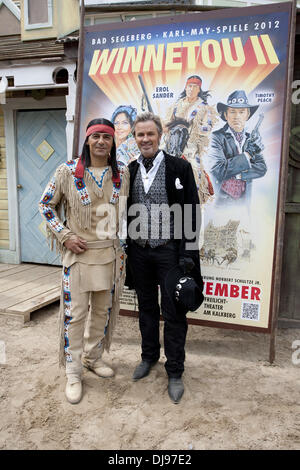 Erol Sander, Timothy Peach à un photocall promouvoir le nouveau "Winnetou II' show à Karl-May-Spiele Bad Segeberg. Bad Segeberg, Allemagne - 15.06.2012 Banque D'Images