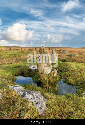 Comité permanent des pierres sur le cercle de pierre Stannon rugueux ci-dessous Tor sur Bodmin Moor en Cornouailles Banque D'Images