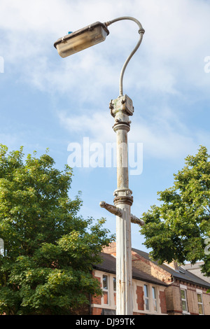 Fer à repasser ancien lampadaire et la lanterne ou réverbère dans le Nottinghamshire, Angleterre, RU Banque D'Images