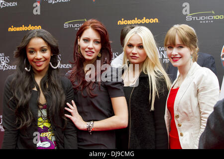 Fereba Kone, Alica Endemann, Franziska Alber, Kristina Schmidt à la première Allemande de 'Das Haus Anubis - Pfad der 7 Suenden» au Kino in der Kulturbrauerei cinéma. Berlin, Allemagne - 15.04.2012 Banque D'Images