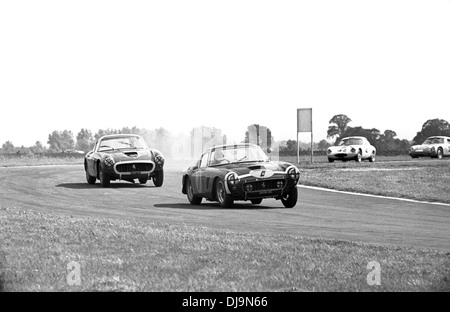 No7 Stirling Moss dans une Ferrari 250 GT SWB, a remporté la course St Mary's Corner, Tourist Trophy, Goodwood, en Angleterre 19 août 1961. Banque D'Images