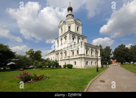 Église de l'Archange Mikhail dans l'architecture complexe de monastère Andronikov. Moscou. La Russie Banque D'Images