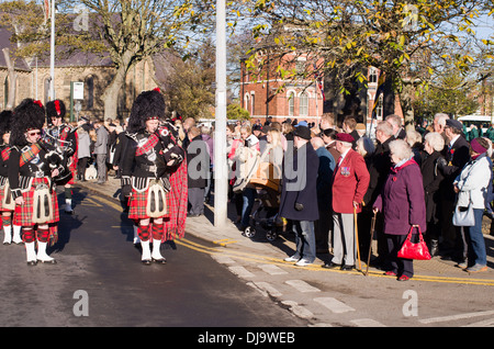 Bridlington East Yorkshire UK. La dernière marche est dirigé par une cornemuse traditionnelle et de tambours. Banque D'Images