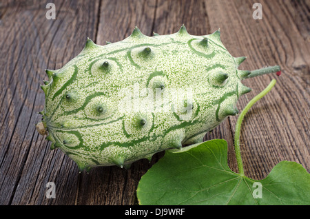 Fruits Exotiques - kiwano concombre melon à cornes ou Africains Banque D'Images