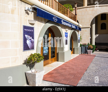 Les sites touristiques de, donnant sur, autour et sur l'île de Malte : Malte République de Malte, mer Méditerranée Europe Portomaso Bay Banque D'Images