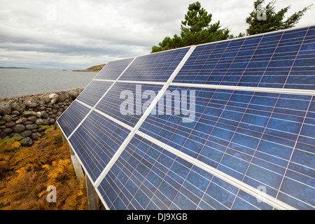 Panneaux solaires en Scoraig, au nord-ouest de l'Ecosse, l'une des collectivités les plus isolées sur la Grande-Bretagne, l'accueil d'environ 70 personnes, Banque D'Images