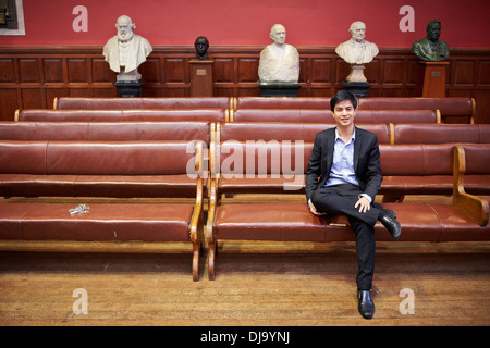 Oxford Union Wacharasindhu Président Parit en photo dans l'hémicycle des capacités Banque D'Images