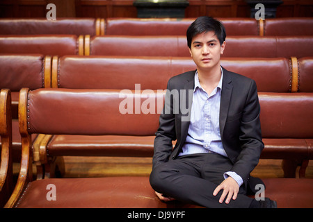 Oxford Union Wacharasindhu Président Parit en photo dans l'hémicycle des capacités Banque D'Images