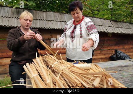 Le Vereteno Art authentique Festival présente des traditions ukrainiennes, Lviv, Ukraine Banque D'Images