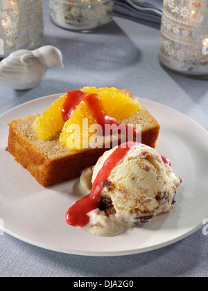 Gâteau Orange et icecream Banque D'Images