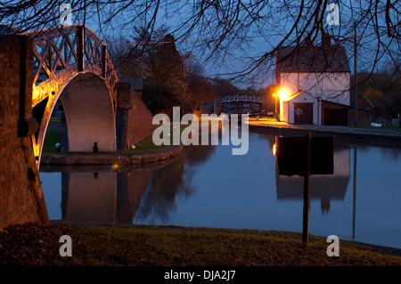 Hawkesbury Junction au soir, Coventry, Royaume-Uni Banque D'Images