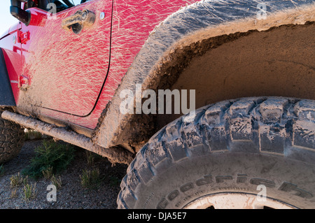 La boue sur le côté d'une Jeep Wrangler. Banque D'Images
