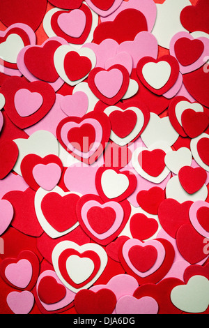 Fond du cœur pour la Saint-Valentin faites avec des coeurs roses et rouges Banque D'Images