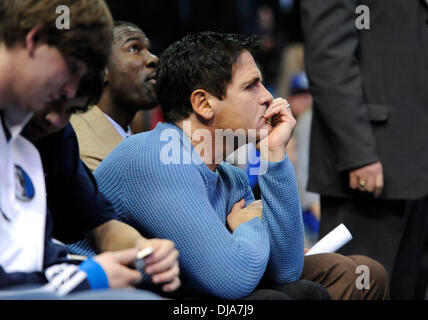 Dallas, TX, USA . 25Th Nov, 2013. Nov 25, 2013 : Dallas Mavericks propriétaire Mark Cuban lors d'un match de la NBA entre les Denver Nuggets et les Dallas Mavericks à l'American Airlines Center de Dallas, TX Denver battu Dallas 110-96 Crédit : Cal Sport Media/Alamy Live News Banque D'Images