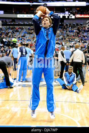 Dallas, TX, USA . 25Th Nov, 2013. Nov 25, 2013 : l'ailier des Dallas Mavericks Dirk Nowitzki # 41 lors d'un match de la NBA entre les Denver Nuggets et les Dallas Mavericks à l'American Airlines Center de Dallas, TX Denver battu Dallas 110-96 Crédit : Cal Sport Media/Alamy Live News Banque D'Images