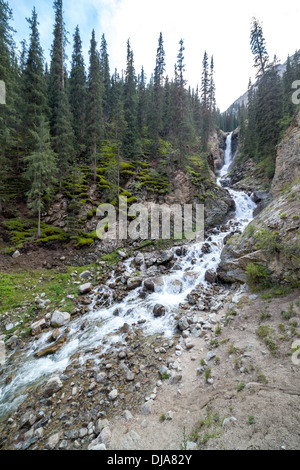 Cascade Barskaun au Kirghizstan Banque D'Images