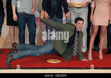 Jason Biggs assistant à une séance de photos pour le film 'American Reunion' ('American Pie : Das Klassentreffen') au Ritz Carlton Hotel. Berlin, Allemagne - 29.03.2012 Banque D'Images