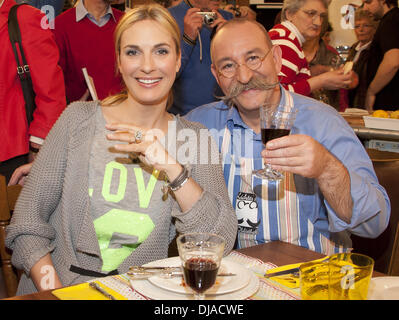 Britt Hagedorn, Horst Lichter sur ZDF TV allemande "cuisine spectacle Lafer ! Lichter ! Lecker !' en Stahltwiete Studio. Hambourg, Allemagne - 04.04.2012 Banque D'Images