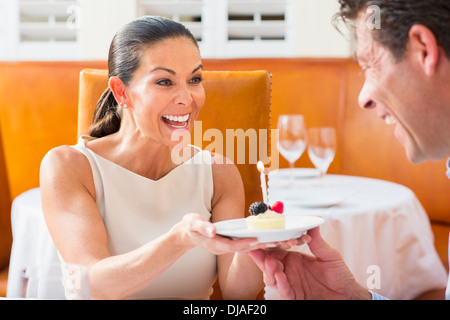 Couple celebrating birthday at restaurant Banque D'Images