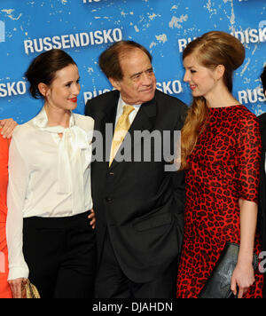 Pheline Roggan, Arthur Cohn et Peri Baumeister à la première du film "Russendisko" au CineStar Sony Centre de cinéma. Berlin, Allemagne - 21.03.2012 Banque D'Images