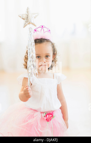 Mixed Race girl playing dress up Banque D'Images