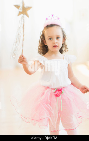 Mixed Race girl playing dress up Banque D'Images