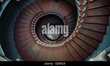 Superbe photo de l'ancien escalier en spirale en bois Banque D'Images