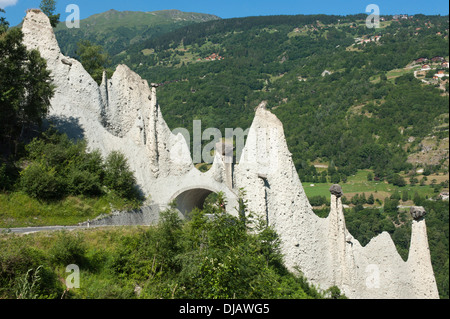 Pyramides de terre ou of Euseigne Pyramides d'Of Euseigne, monument naturel, Val d'Hérémence vallée, Canton du Valais, Suisse Banque D'Images