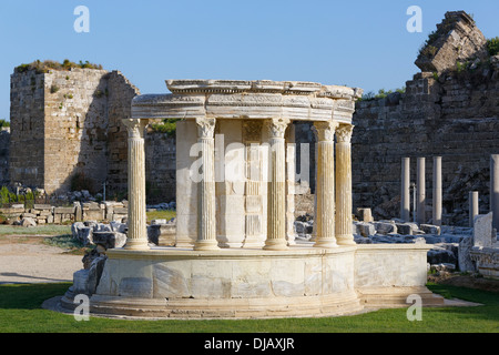 Temple de Tyché, ancienne ville de Side, Pamphylia, Antalya Province, Turkey Banque D'Images