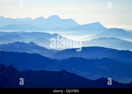 Vue du Mt Saentis des Alpes Centrales, Mt Rigi et Mt Pilatus au dos, Schwaegalp, canton de St-Gall, Suisse Banque D'Images