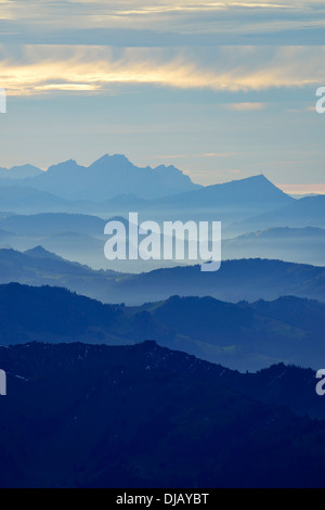 Vue du Mt Saentis des Alpes Centrales, Mt Rigi et Mt Pilatus au dos, Schwaegalp, canton de St-Gall, Suisse Banque D'Images