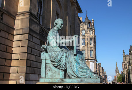 Statue de David Hume à la Cathédrale Saint-Gilles sur le Royal Mile à Édimbourg, Écosse, Royaume-Uni Banque D'Images