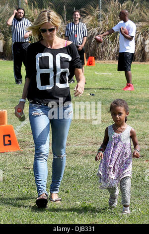 Heidi Klum et sa fille Lou Samuel Heidi Klum va à son fils, partie de soccer de Brentwood avec ses enfants et nouveau petit ami de Los Angeles, Californie - 29.09.12 Banque D'Images