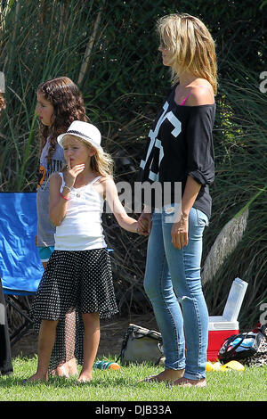 Leni Samuel et Heidi Klum Heidi Klum va à son fils, partie de soccer de Brentwood avec ses enfants et nouveau petit ami de Los Angeles, Californie - 29.09.12 Banque D'Images