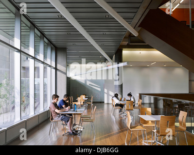 Le Quantum Nano Centre, Waterloo, Canada. Architecte : Kuwabara Payne McKenna Bloomberg, 2013. Café. Banque D'Images