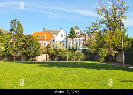 Parc dans la ville néerlandaise de Dordrecht. Pays-bas Banque D'Images