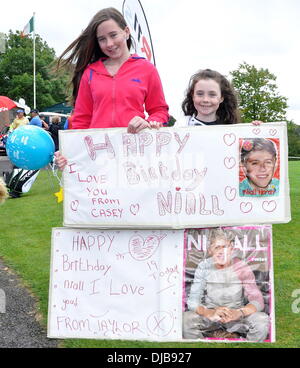 Fans de One Direction Niall Horan a célébré son 19e anniversaire de l'organisation d'une Charity Golf Classic avec Keith Duffy pour Action Autisme irlandaise (AAI) et de l'hébergement d'urgence temporaire (Mullingar) L'équipe de Mullingar, Irlande - 13.09.12 Banque D'Images