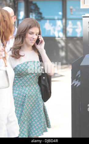 Anna Kendrick apparaît sur "Extra" du Grove Los Angeles, Californie - 17.09.12 Banque D'Images
