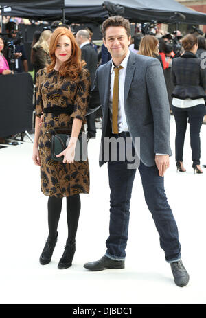 Rosalie Craig et Julian Ovenden London Fashion Week Spring/Summer 2013 - Arrivées - Burberry London, England - 17.09.12 Banque D'Images