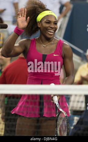 Serena Williams célèbre sa victoire sur Sara Errani U.S. Open 2012 Women's Match - Serena Williams vs Sara Errani- USTA Billie Jean King National Tennis Center. Williams a battu Errani 6-1, 6-2 New York City, USA - 07.09.12 Banque D'Images