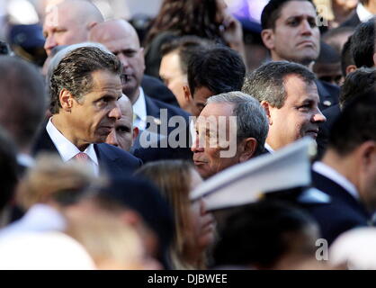 La ville de New York Michael Bloomberg, maire de New York et Gov. Andrew Cuomo des cérémonies du souvenir pour le 11e anniversaire des attaques terroristes sur le lower Manhattan au site du World Trade Center le 11 septembre 2012 à New York. La ville de New York et le NAT Banque D'Images